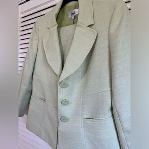 Le Suit Matching light green three button jacket and skirt suit Size 4